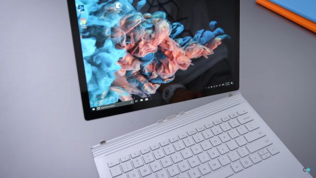 Microsoft Surface Book 2. Foto: Tangkapan layar YouTube/Dave Lee