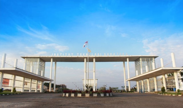 Pintu gerbang utama kampus Itera Lampung, Jumat (10/4) | Foto : Humas Itera