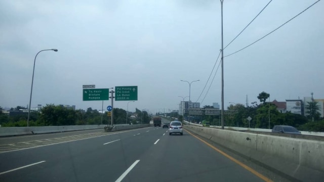 Suasana tol di Jakarta yang sepi  Foto: Fia/pembaca