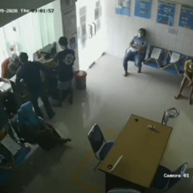 Seorang pasien di sebuah klinik di Semarang memaki dan menampar perawat. (Foto: Instagram @lambe_turah)