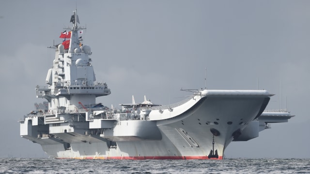 Kapal induk China Liaoning. Foto: AFP/Anthony WALLACE