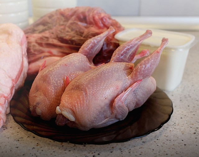 Ilustrasi daging burung puyuh. Foto: Pixabay
