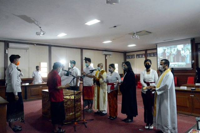 Suasana pelantikan PNS di Pemprov Bali yang dilakukan secara simbolis dan juga melalui teleconference - IST
