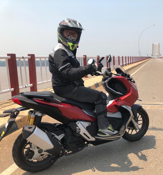 Pengendara Honda X-ADV150 menggunakan riding gear. Foto: Dok Hi!Pontianak