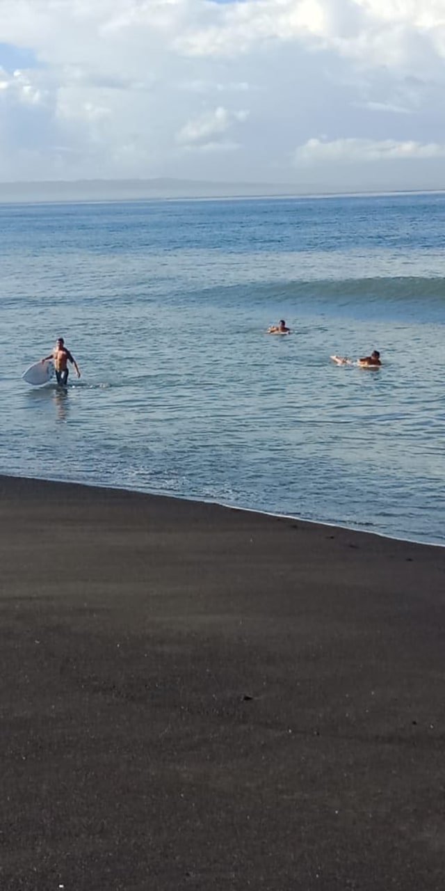 WNA nekad surfing di Bali Foto: Istimewa