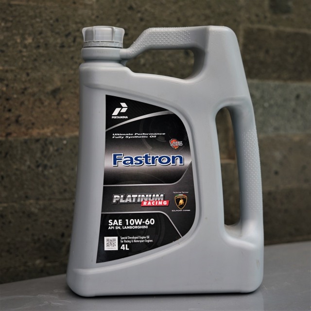 Oli Pertamina Fastron Platinum 10W-60 Foto: Muhammad Ikbal/kumparan