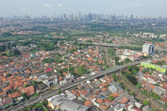 Suasana Tol Lingkar Luar, Jakarta, Selasa (14/4/2020). Foto: Aditia Noviansyah/kumparan