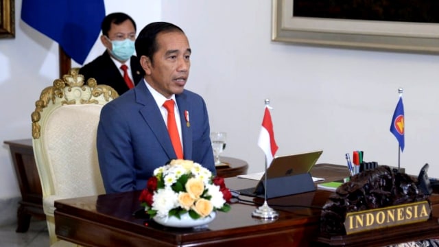 Presiden Joko Widodo mengikuti KTT ASEAN Plus Three secara virtual dari Istana Bogor, Jawa Barat, Selasa (14/4/2020). Foto: ANTARA FOTO/Biro Pers - Lukas