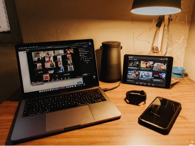 Ilustrasi video conference | Photo by Unsplash/