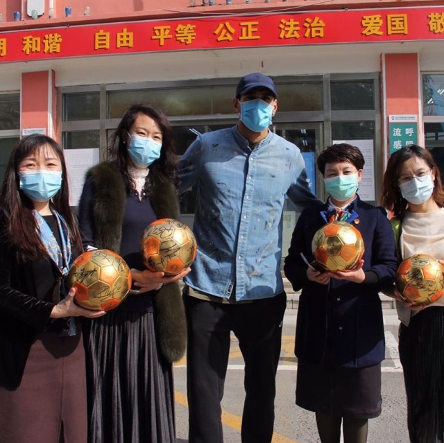 Setelah sekitar tiga pekan, Marouane Fellaini dinyatakan sembuh dari virus corona. Foto: Instagram @fellaini