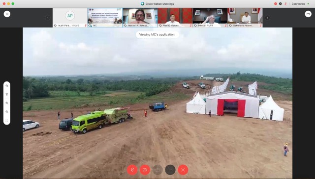 Menteri Koordinator bidang Kemaritiman dan Investasi, Luhut Binsar Panjaitan, meresmikan secara virtual pembangunan Bandara Internasional Kediri, Rabu (15/4). Foto: Dok. Kemenko Marves