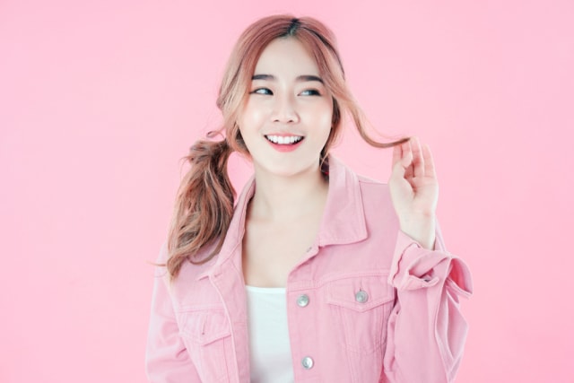 Cara alami menghilangkan warna cat rambut tanpa perlu ke salon. Foto: Shutterstock