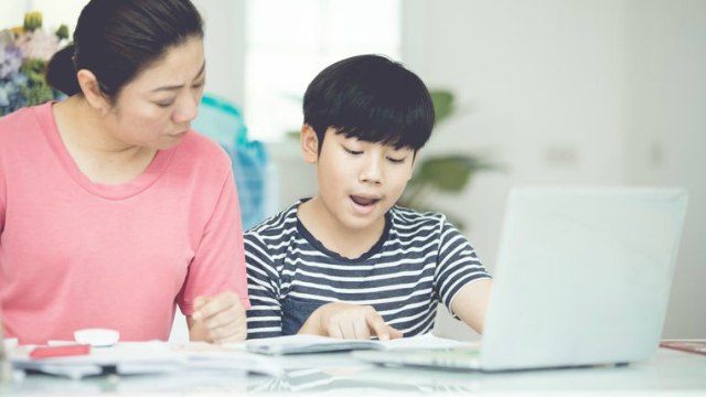 7 Tips agar Tak Stres Saat Dampingi Anak Belajar Kala Physical Distancing 