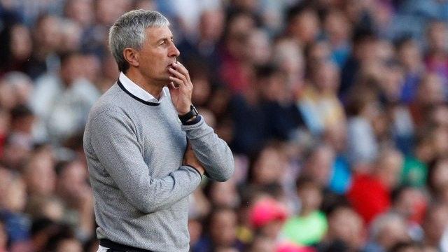 Quique Setien kandidat pelatih baru Barcelona. Foto: REUTERS/Albert Gea