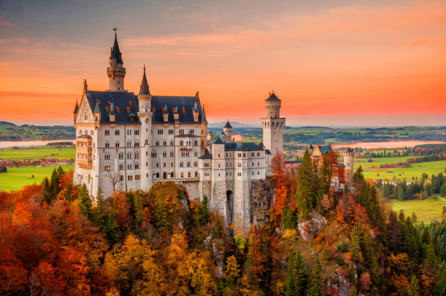 Kastil Neuschwanstein dan Kisah Pilu Raja 'Gila' yang Jadi Inspirasi Dongeng | kumparan.com
