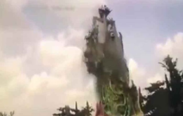 Patung dewa di Kelenteng Tuban runtuh. Foto: Dok. Jatimnow