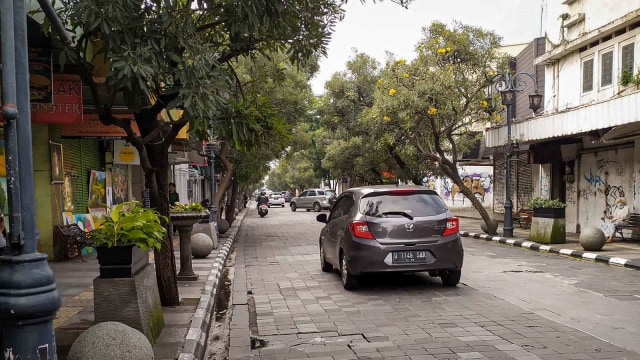 Suasana jalan Braga, Kota Bandung jelang penerapan PSBB. Foto: Dok. Rachmadi Rasyad