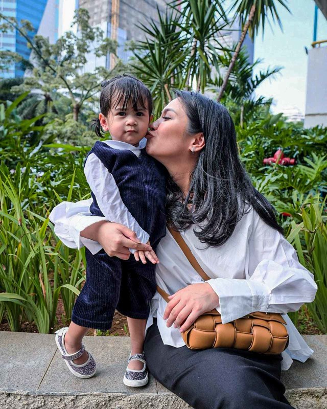Caca Tengker dan anaknya, Ansara
 Foto: Instagram @cacatengker