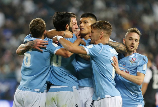 Para pemain Lazio merayakan gol Luis Alberto ke gawang Juventus di Supercoppa Italiana 2019. Foto: REUTERS/Ahmed Yosri