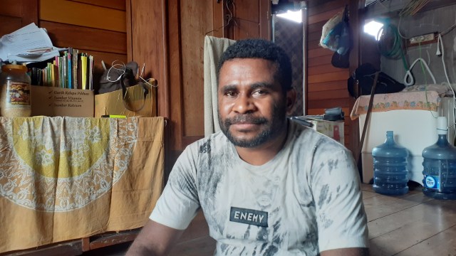 Fredi Jitmau, Mahasiswa S1 Universitas Dr. Sutomo (UNITOMO) Surabaya asal Kab. Maybrat, Papua Barat