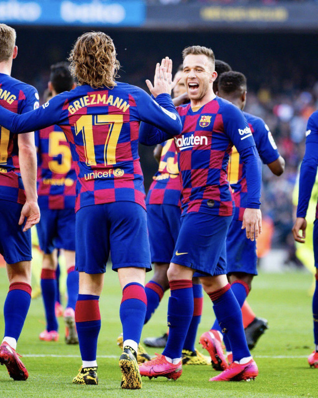 Arthur Melo masih bahagia di Barcelona. Foto: Twitter / @arthurhromelo