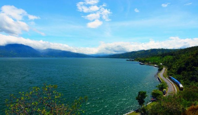 Pemandangan Danau Singkarak dari ketinggian (Foto: Google maps/Rahmad Khairul)