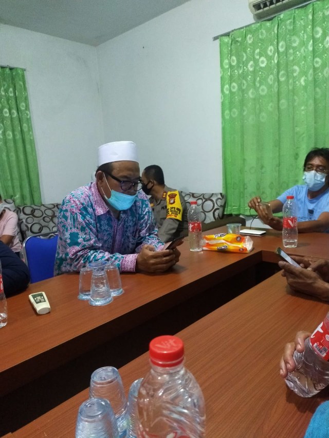 Proses mediasi pelaku yang marahi ibadah warga di Bekasi Foto: Dok. Arion Sihombing