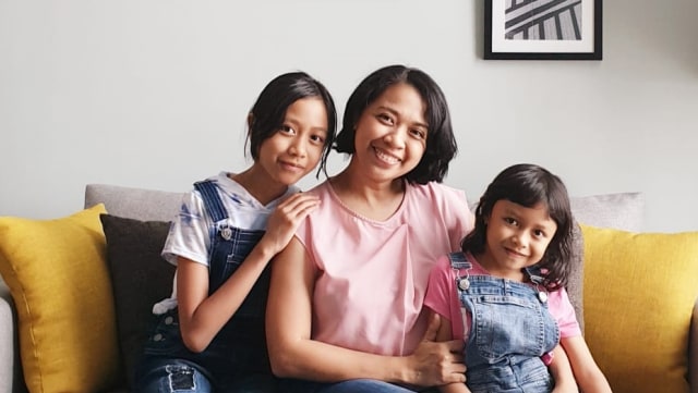 Chief of kumparanMOM Prameshwari Sugiri bersama kedua anaknya. Foto: dok. Pribadi