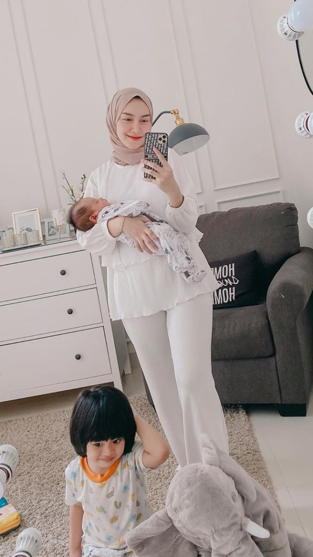 Melody Prima dan anak-anaknya Foto: Instagram @melodyprima