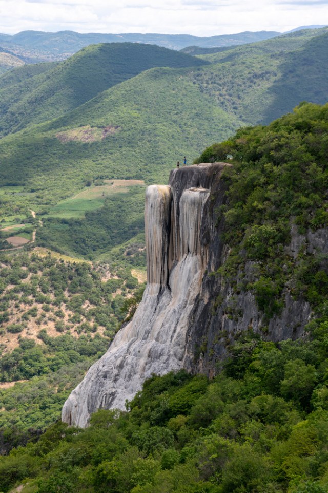 Air terjun Hierve el Agua di Meksiko Foto: Shutter Stock