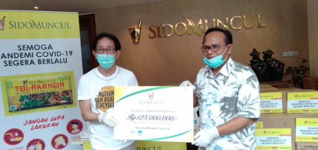 Sido Muncul kembali sumbang bantuan untuk warga terdampak COVID-19 Foto: Azalia Amadea/Kumparan