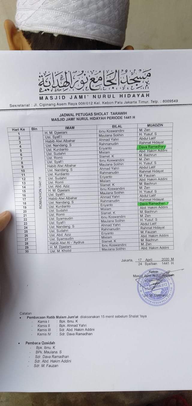 Selebaran jadwal petugas salat tarawih di Masjid Jami' Nurul Hidayah, Kebon Pala, Jakarta Timur. Foto: Dok: Istimewa
