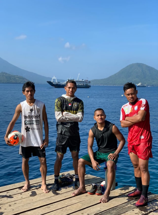 Kegiatan Abduh Lestaluhu, pemain Tira-Persikabo, di Ternate. Foto: Dok. Media Tira-Persikabo