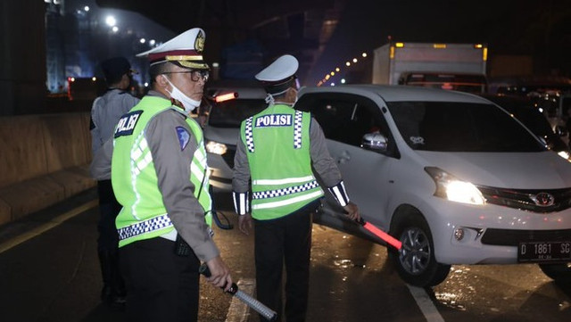 Polda Metro Jaya mulai melakukan operasi ketupat. Foto: Dok. TMC Polda Metro Jaya