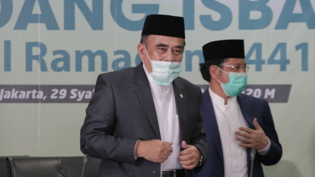 Menteri Agama Fahrur Rozi menyampaikan hasil Sidang Isbat penentuan awal Ramadhan 1441 Hijriah dari Kantor Kementerian Agama, Jakarta, Kamis (23/4). Foto: ANTARA FOTO/Humas Kemenag-Romadanyl