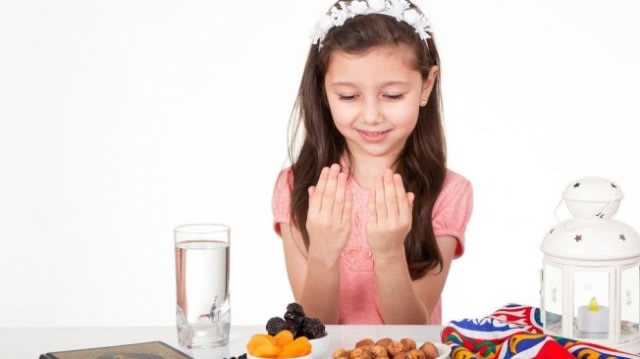 ilustrasi berbuka puasa dengan menu diet. Foto: Unsplash