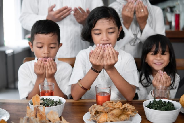 Ilustrasi doa berbuka puasa. Foto: Shutterstock