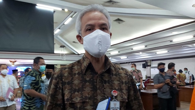 Gubernur Jawa Tengah, Ganjar Pranowo usai rapat koordinasi di Gedung Gradhika Bhakti Praja.  Foto: Afiati Tsalitsati/Kumparan