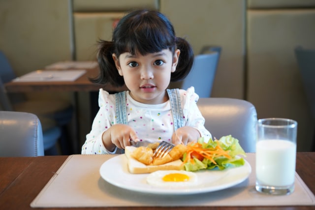com-Ilustrasi anak makan  Foto: Shutterstock