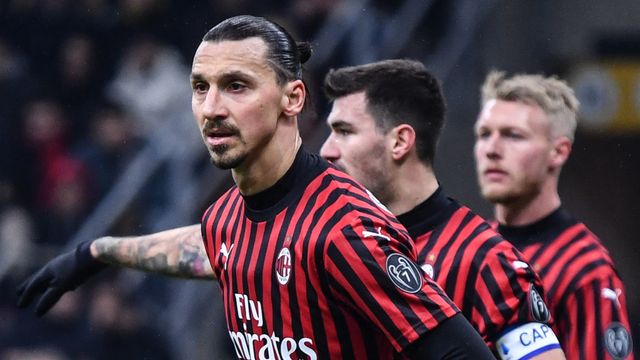 Zlatan Ibrahimovic memimpin rekan-rekannya di Milan. Foto: Alberto PIZZOLI / AFP