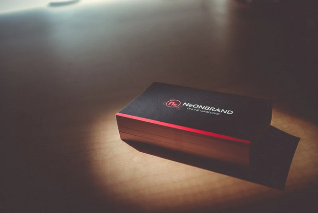 Ilustrasi kartu nama atau business card | Photo by Unsplash/NeONBRAND