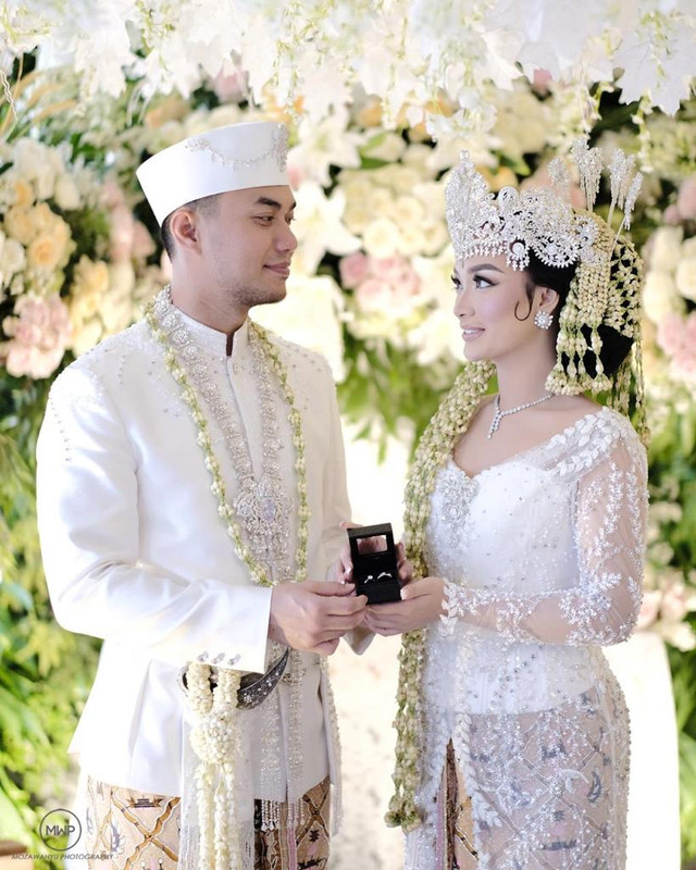 Zaskia Gotik dan suaminya Sirajuddin Mahmud. Foto: Dok. Nagaswara.