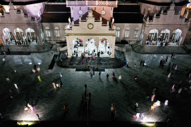 Masjid Raya Baiturrahman, Banda Aceh, malam pertama Ramadhan 1441 H. Foto: Abdul Hadi/acehkini