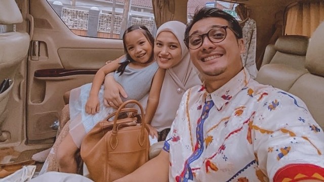 Ricky Harun dan keluarganya. Foto: Instagram / @rickyharun
