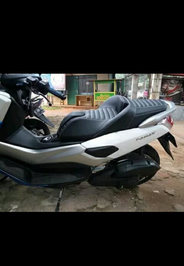 Salah satu jok modifikasi Yamaha NMax, Tangkapan layar sumber foto toko yans variasi mufler di tokopedia