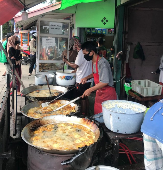 Gorengan bakwan Lawit yang terkenal di Pontianak. Foto: Teri/Hi!Pontianak