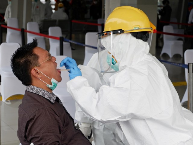 Swab test di Stasiun Bogor.  Foto: Dok PT KCI