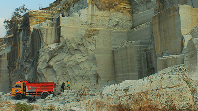 Gambar 1. Endapan tufa di Yogyakarta yang merupakan produk Erupsi Gunung Api Semilir
