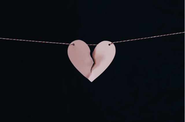 Ilustrasi patah hati | Photo by Unsplash/Kelly Sikkema