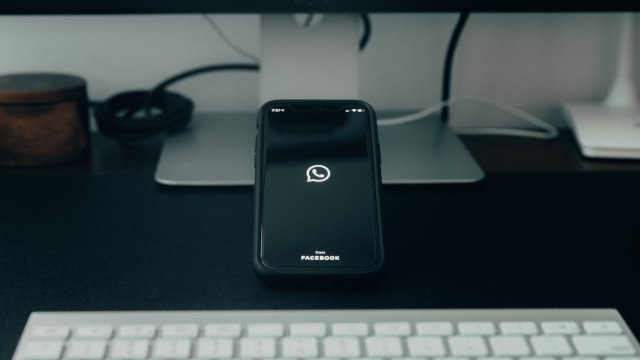 Ilustrasi WhatsApp. Foto: Yucel Moran via Unsplash